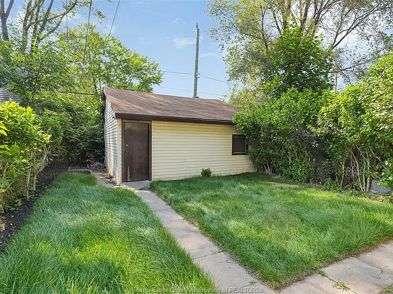 3622 Queen St — Photo 26