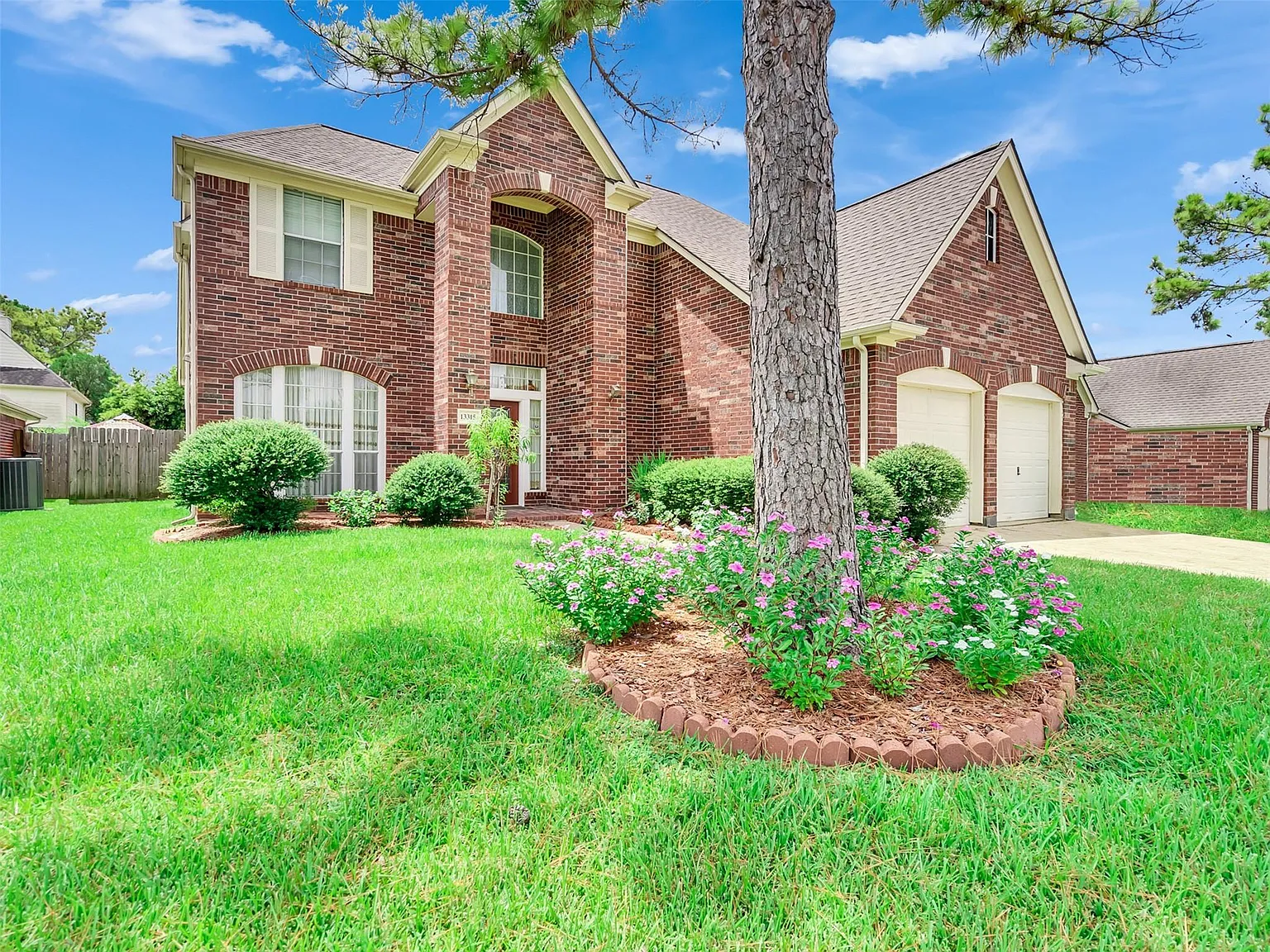 3 bed, 2.5 bath, 2195 sqft, $2,300 — Photo 4