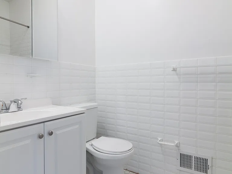 136 Grace St #1 — Photo 9