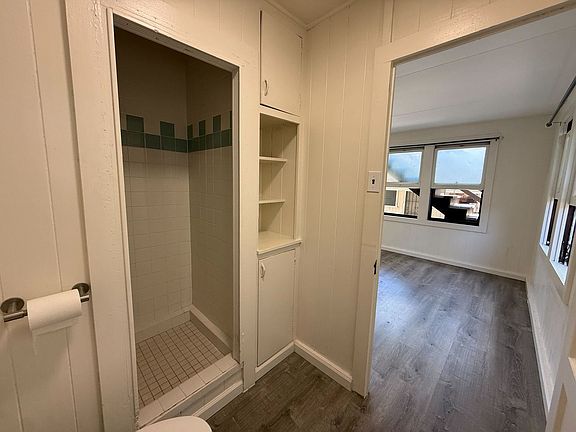 3rd image of 1703 S Beretania St APT D