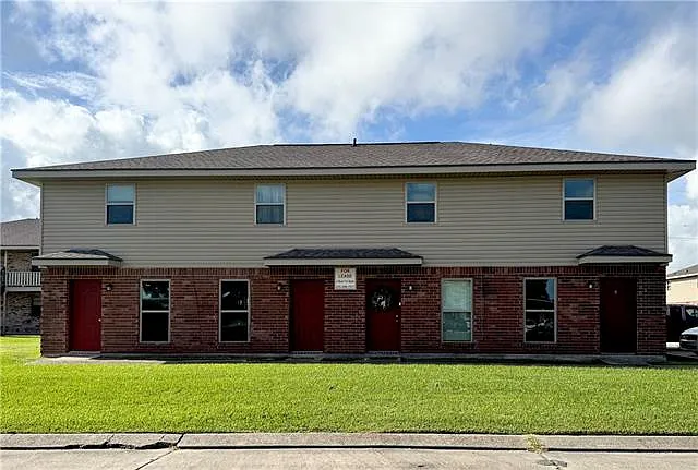 2 bed, 1.5 bath, 900 sqft, $1,100 — Photo 1