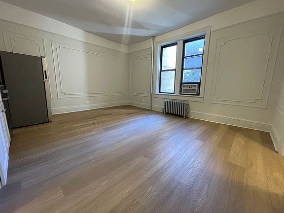 4th image of 558 11th St #1