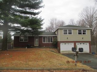 16 Hadden Ln, Troy, NY 12180