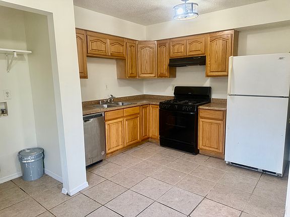 3rd image of 418 Dubarry Pl #418