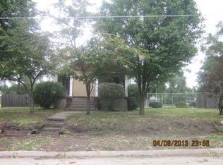 2524 Onawa St, Des Moines, IA 50317