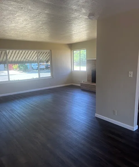 6706 N Alturas Ave — Photo 2