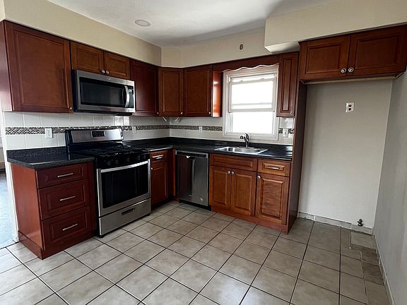 5th image of 321 Central Ave