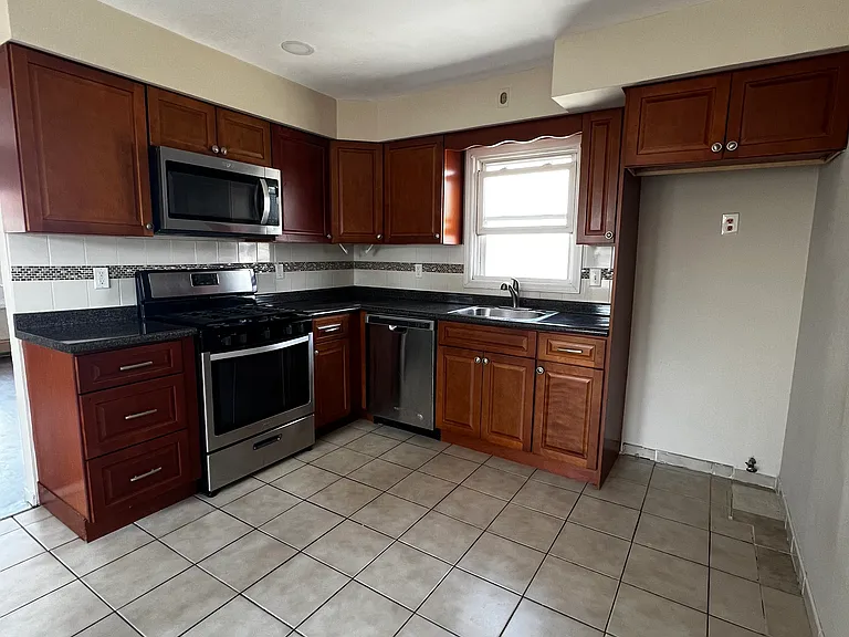 321 Central Ave — Photo 5