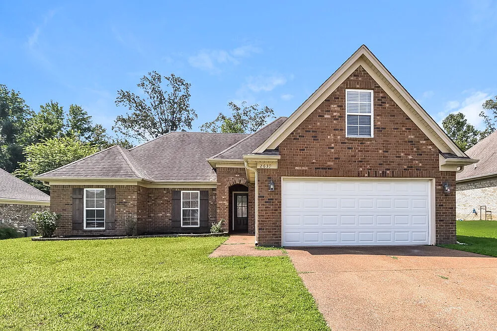 3 bed, 2.0 bath, 1880 sqft, $2,120 — Photo 1