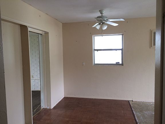 4th image of 275 E Hoffman St
