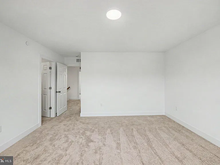 104 Madison Dr — Photo 16