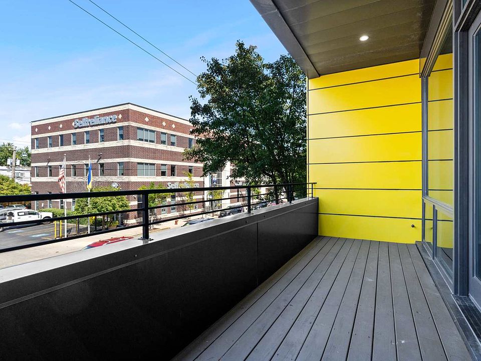 2nd image of 2339 W Chicago Ave #2B