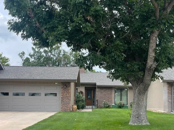 1819 White Sands Dr, Great Bend, KS 67530