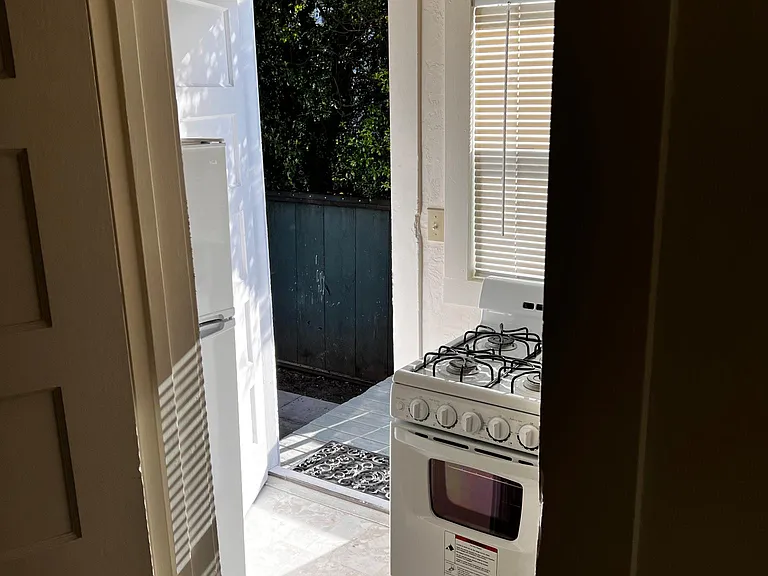 320 Locust St #2 — Photo 6