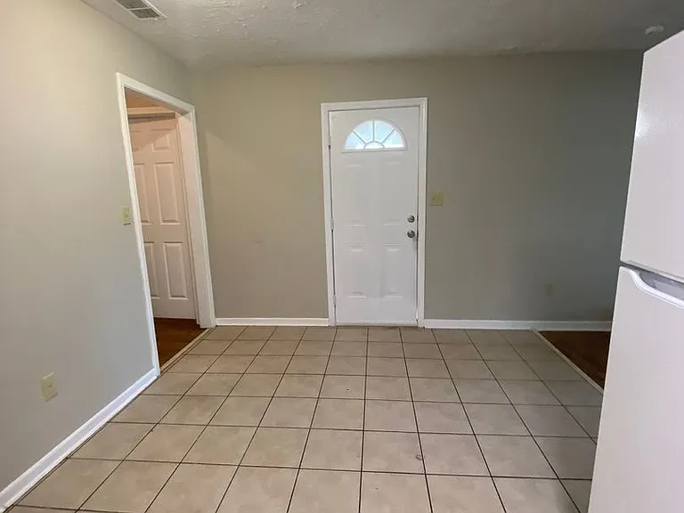 311/313 Jockey Club Dr — Photo 4