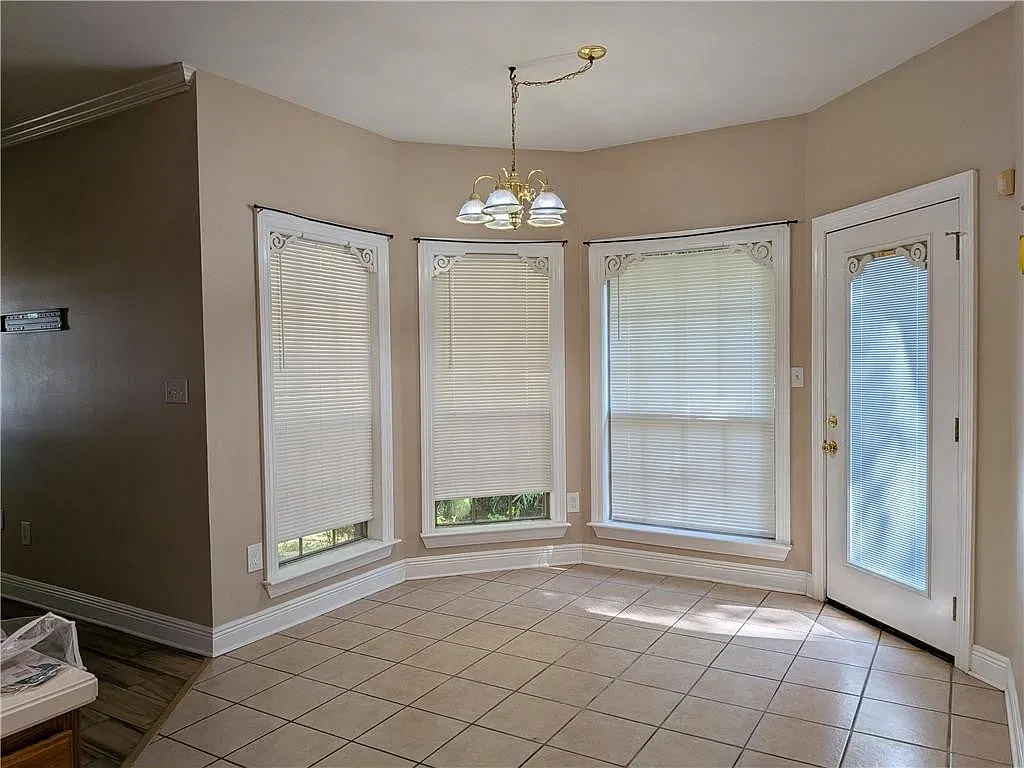 2 bed, 1100 sqft, $1,600 — Photo 3