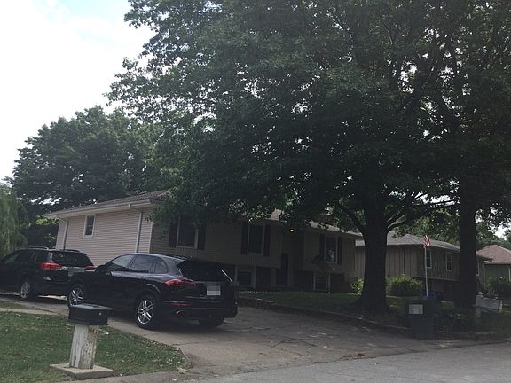 3rd image of 307 NW Shamrock Ave