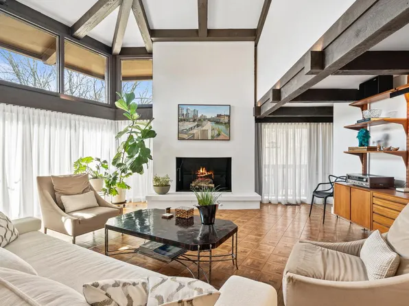 930 Alpine DRIVE #PP2, Fontana, WI 53125