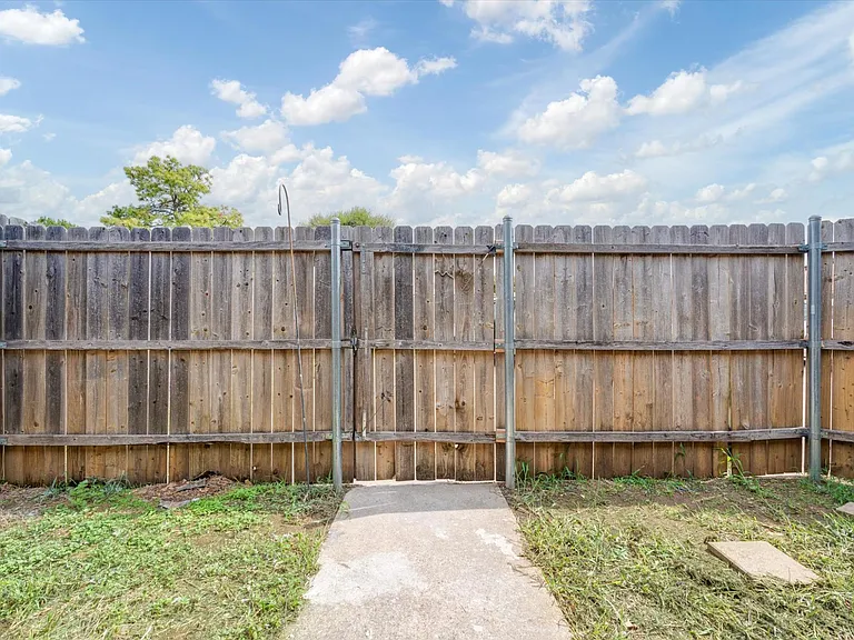 2319 Indigo Ln — Photo 25