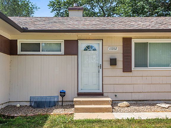 4th image of 11312 McKinley Ave
