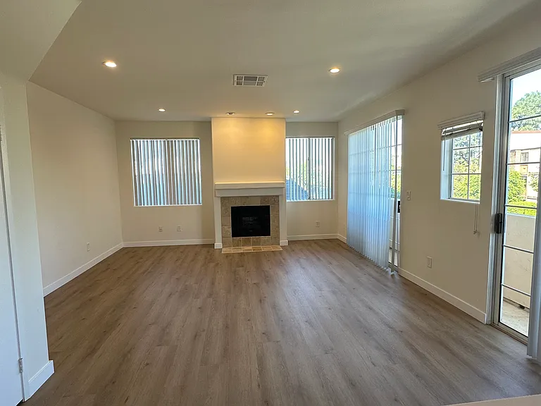 1337 S Bundy Dr #201 — Photo 4
