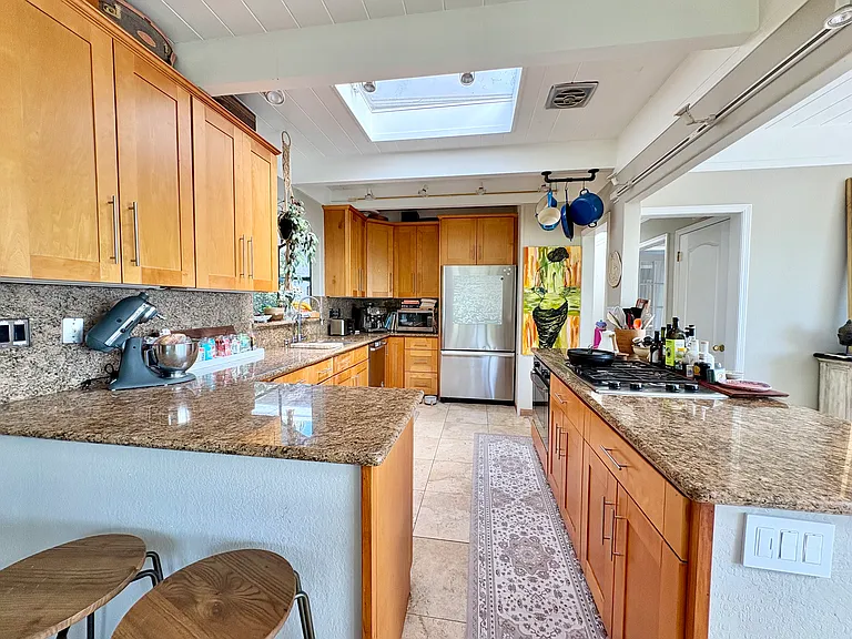 202 Princeton Ave — Photo 10