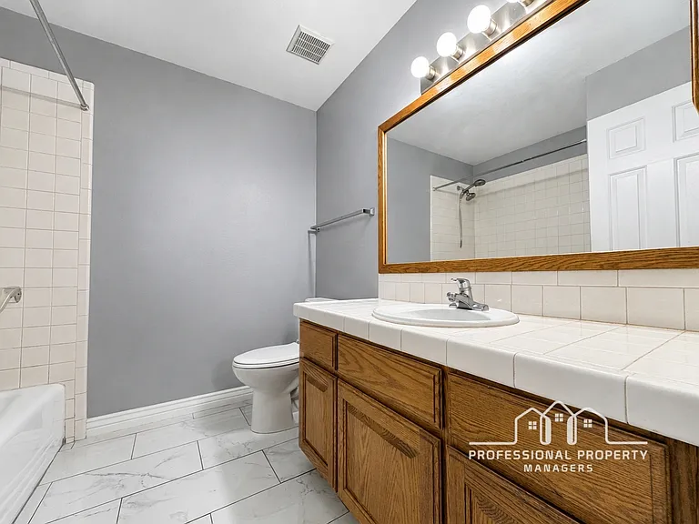 3557 W 27th Pl — Photo 16