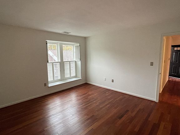 5th image of 2606 S Arlington Mill Dr #F