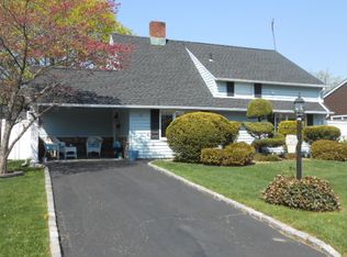 30 Spiral, levittown, NY 11756
