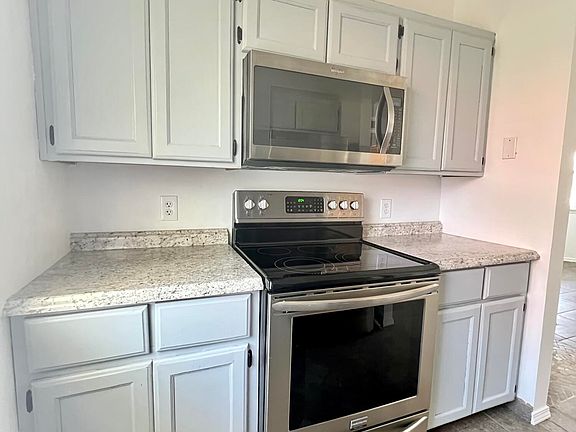 5th image of 805 W McIlroy St