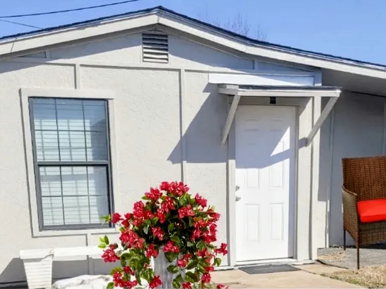 808 N Janeway Ave — Photo 1
