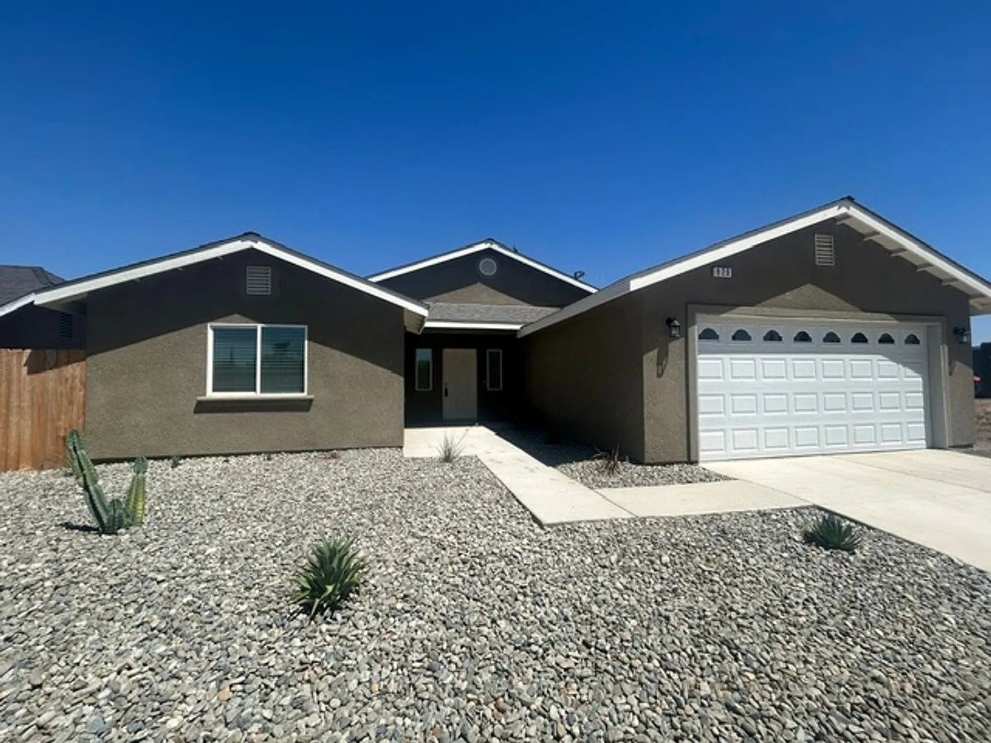 Brand New 3 Bedroom 2 Bathroom Home in Woodlake! — Photo 1