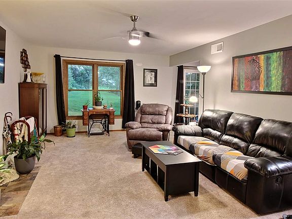 3rd image of 821 Hemlock Dr #821