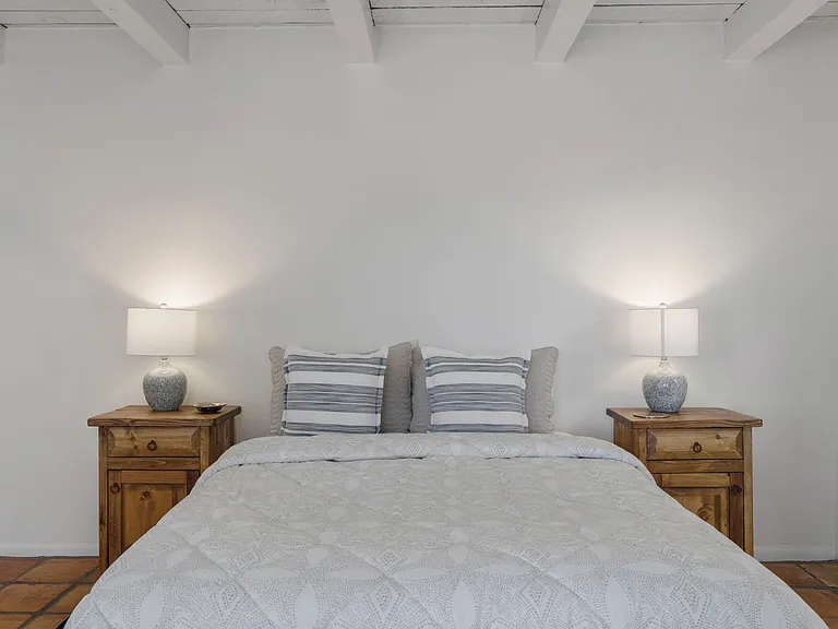 Primary Bedroom / Queen Bed