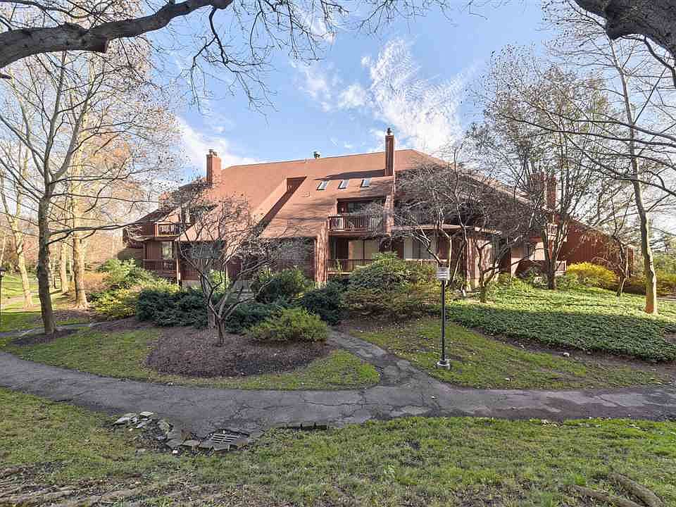 1st image of 621 Sanderling Ct #621