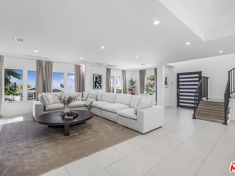 18202 Rancho St — Photo 10