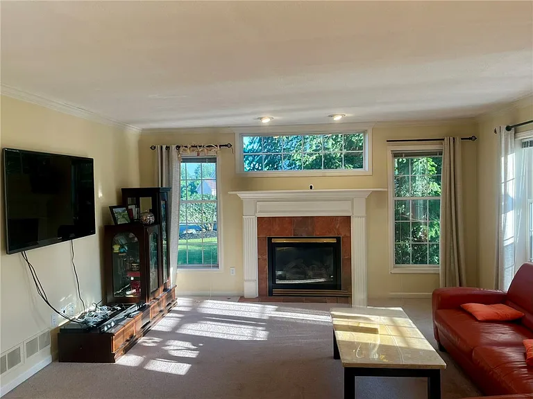 6872 Chestnut Hl — Photo 4