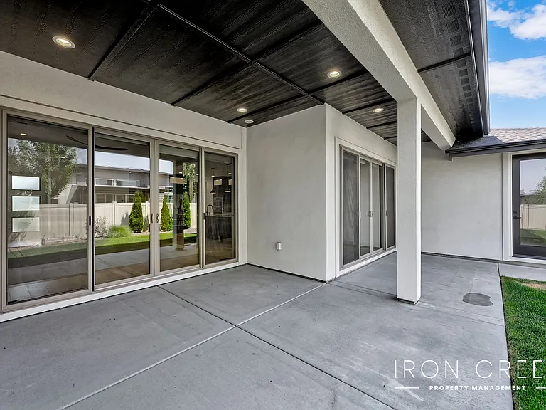 2285 S Aburge Ave — Photo 22