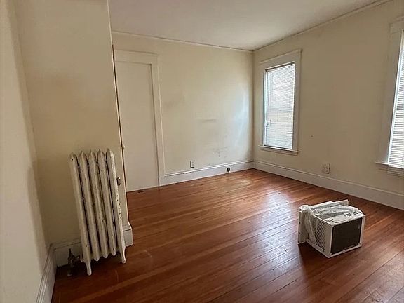 3rd image of 42 Whitman St Unit 1