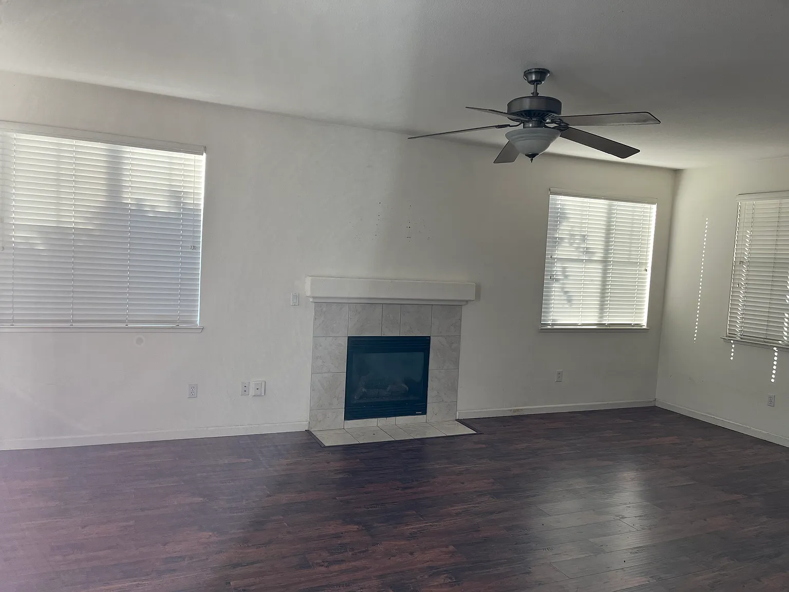 3 bed, 2.5 bath, 1819 sqft, $3,100 — Photo 3
