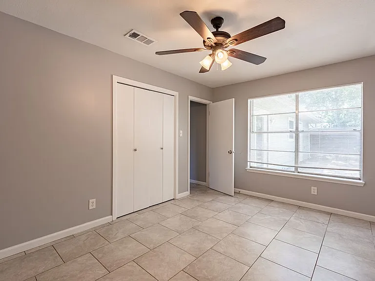 310 E Grady Dr — Photo 13