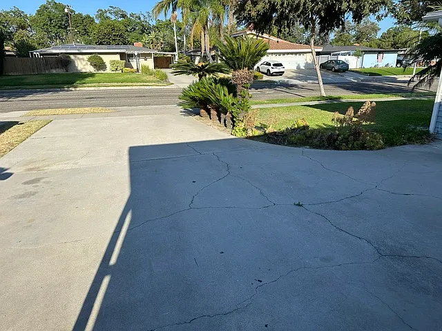 825 N Acacia Ave — Photo 3