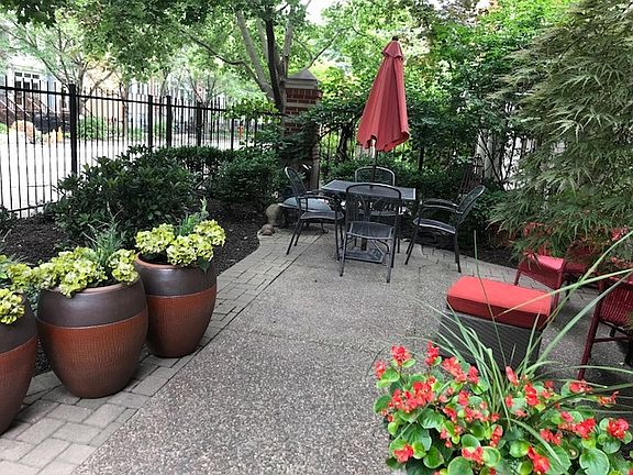 3rd image of 1432 W Wrightwood Ave