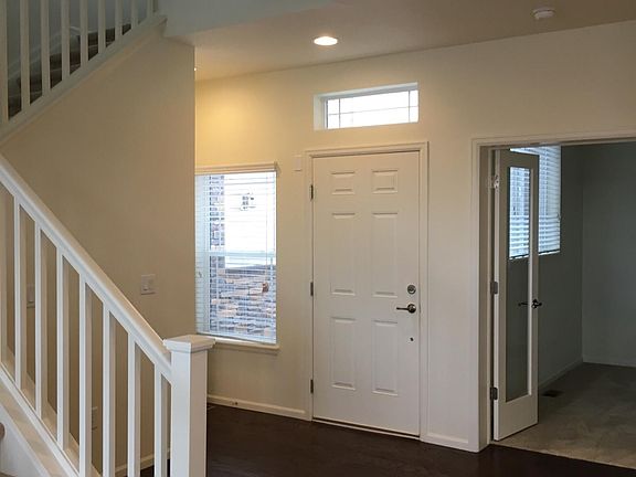 OPEN ENTRY FOYER