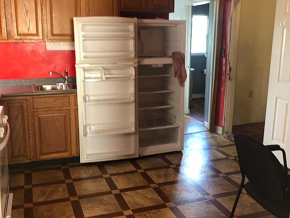 Entry/Kitchen