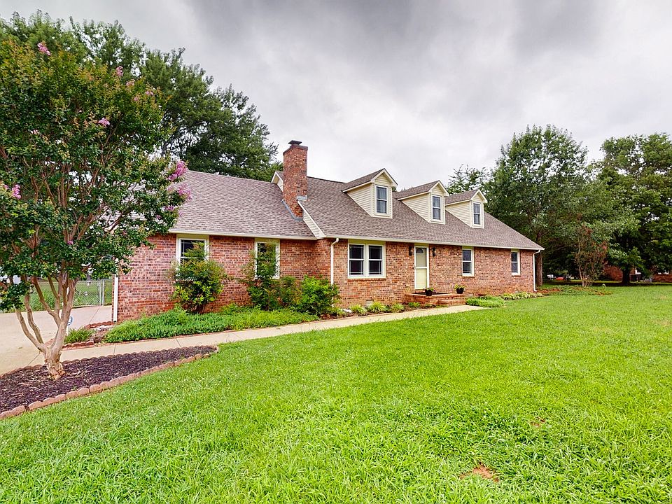 1st image of 200 Suffield Dr