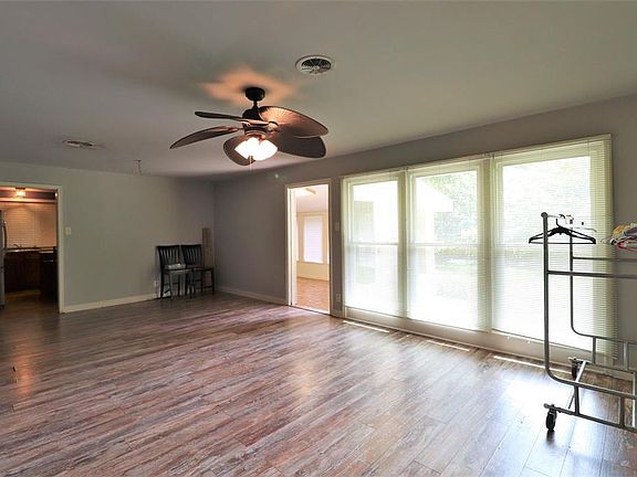 5th image of 304 Woodlawn Dr #1
