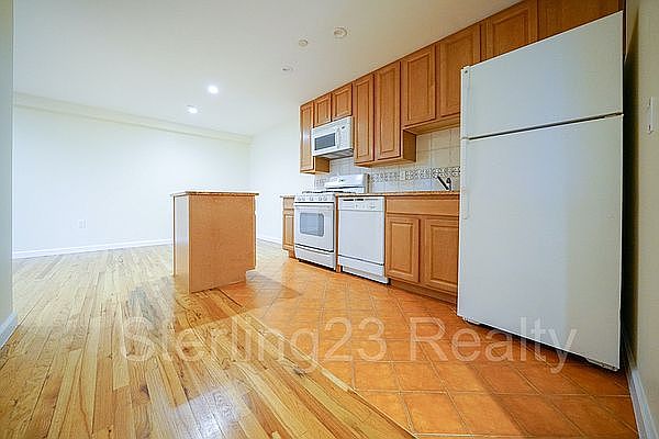 1st image of 28-21 Astoria Blvd #4E