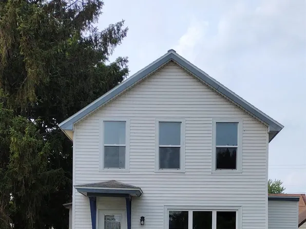 609 W Conant St, Portage, WI 53901