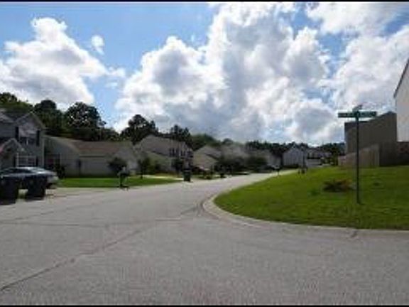 Exterior Neighborhood (street photo)